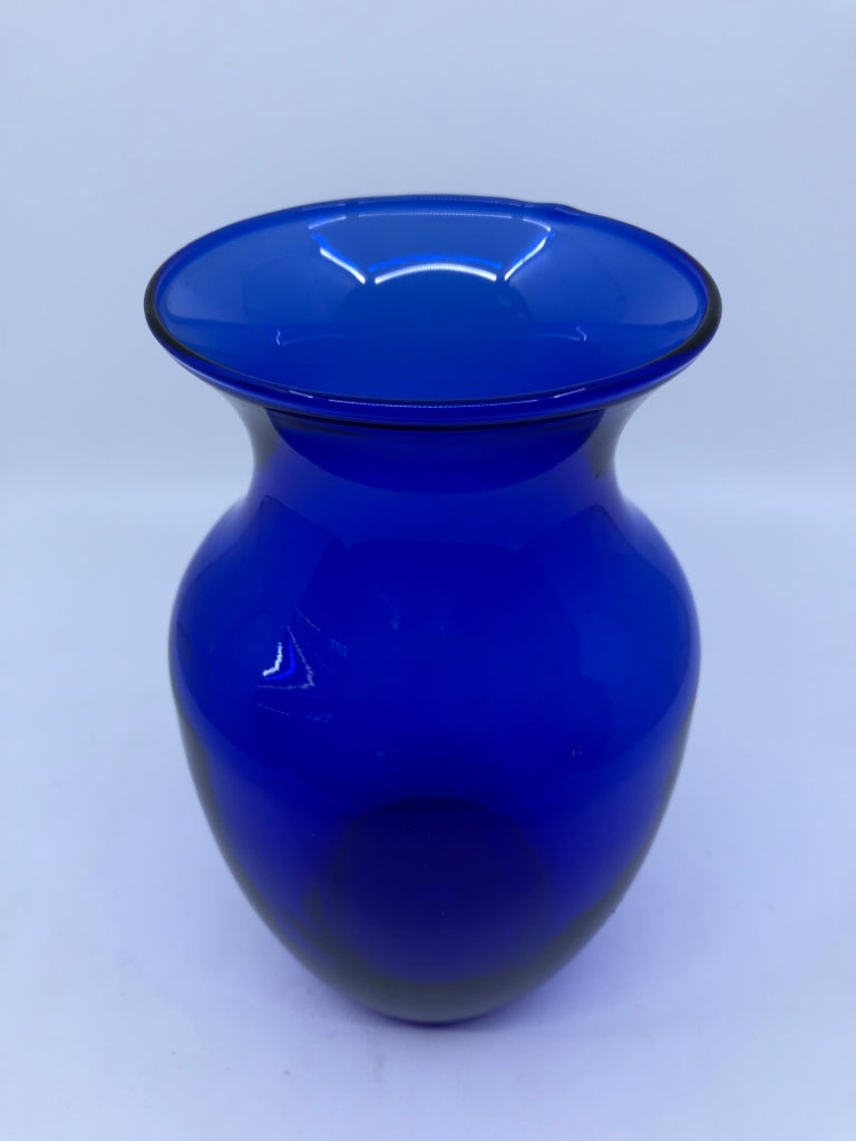 MEDIUM COBALT BLUE VASE.
