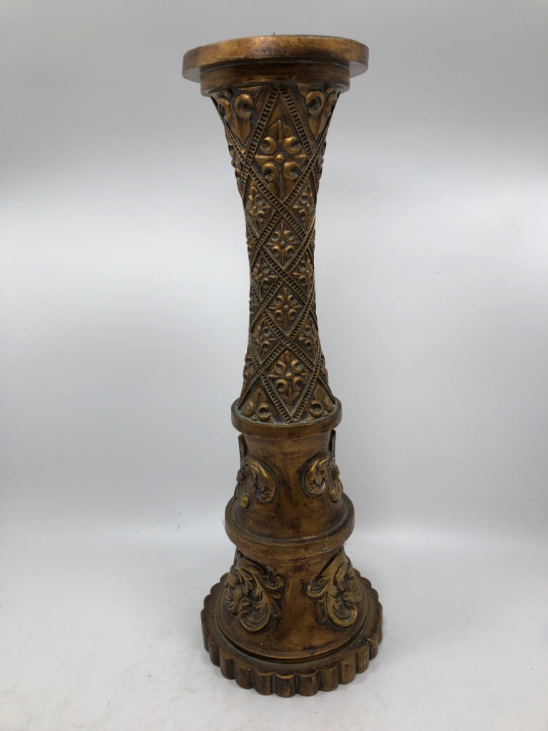 ORNATE GOLD FLEUR DE LIS PILLAR CANDLE HOLDER.