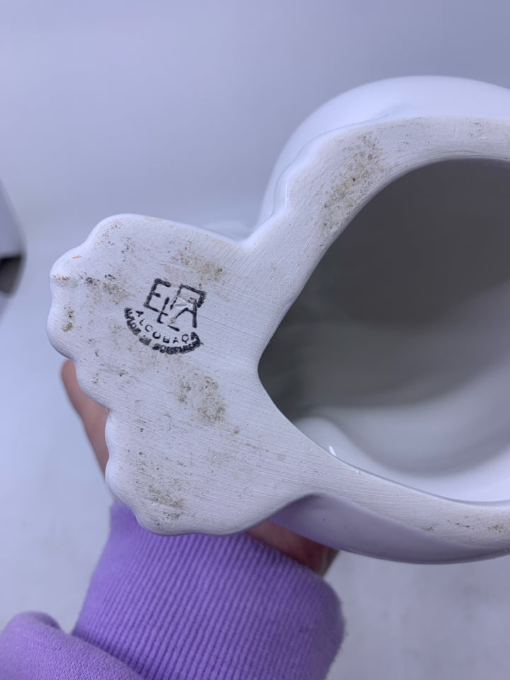 WHITE CERAMIC SITTING CAR W/ GREEN EYES HOLLOW.