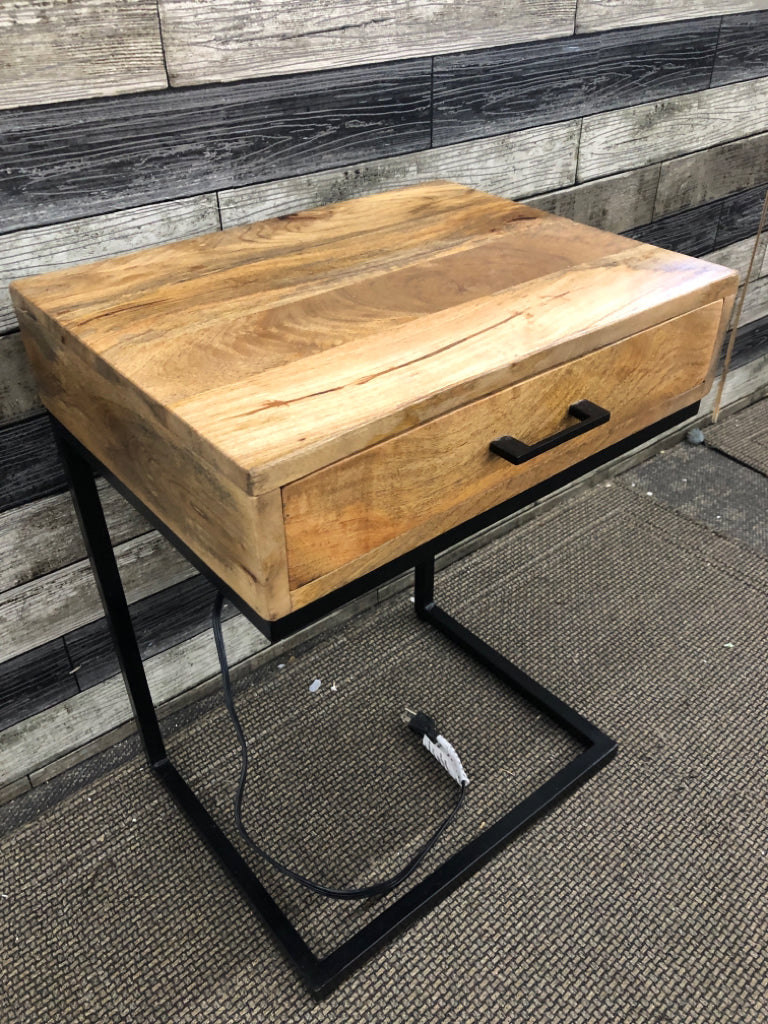 FARMHOUSE C-SHAPED SIDE TABLE W/DRAWER.