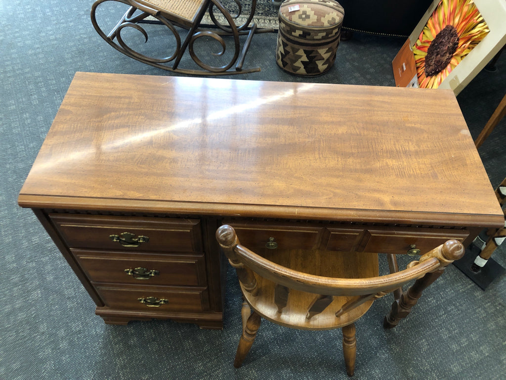 SOLID MAPLE DESK W/ 4 DRAWERS GOLD HARDWARE + CHAIR BASSETT.
