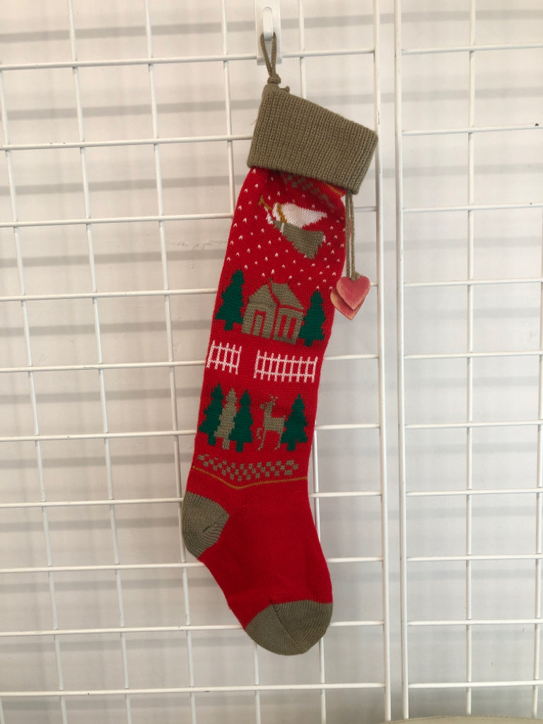 KNIT STOCKING W/WOODEN HEARTS.