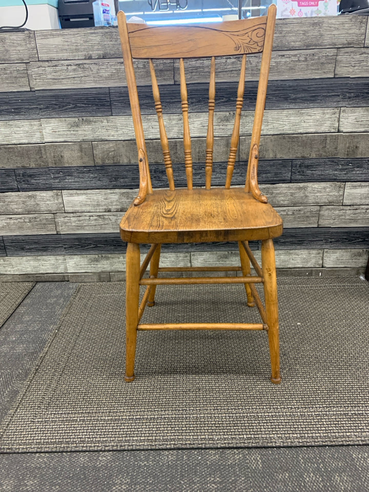 VTG OAK WOOD ACCENT CHAIR.