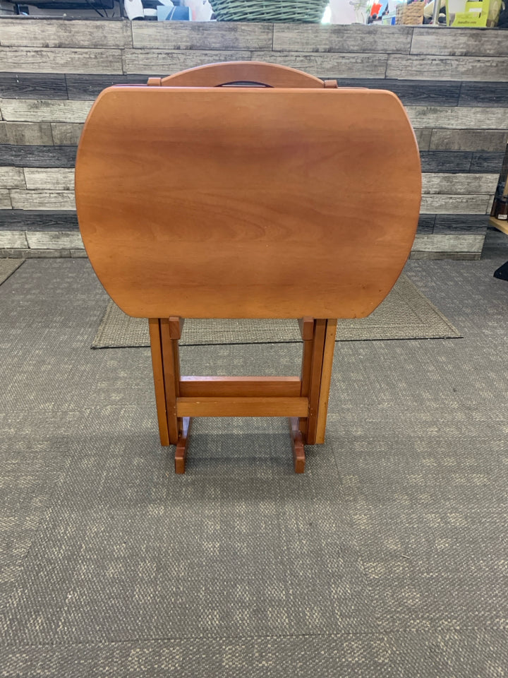2 FOLDING WOOD TV TRAYS W/STAND.