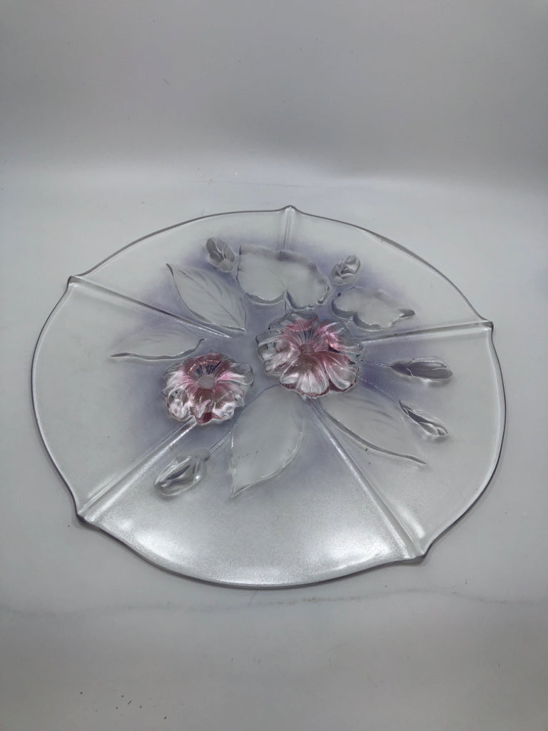 CLEAR GLASS PLATTER W/FROSTED FLORAL ACCENTS.