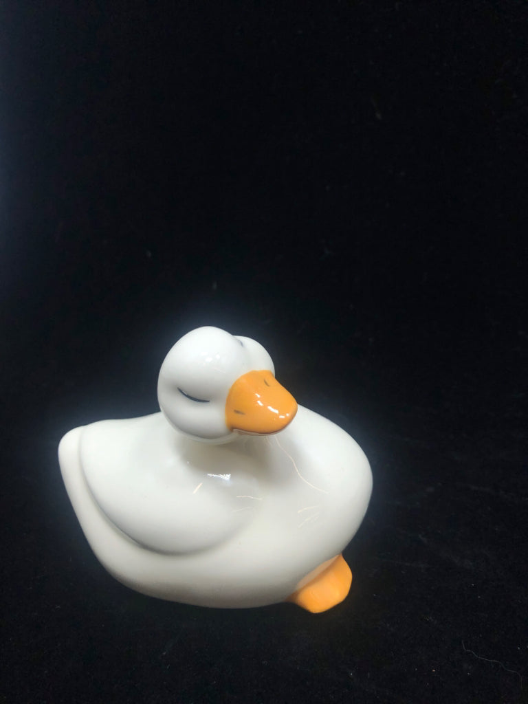 VTG-STYLE SWEET CLOSED-EYES SM GOOSE.