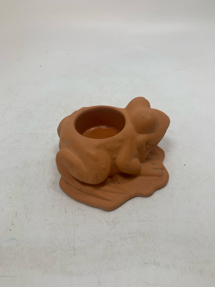 FROG TEA LIGHT HOLDER.