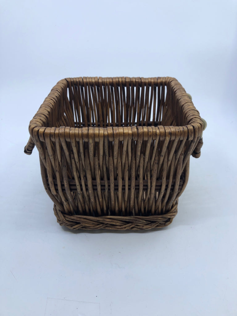 WELL MADE TIGHT BASKET W HANDLES.