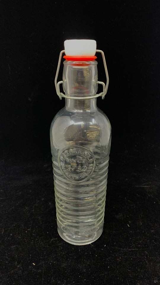 CLEAR RIBBED GLASS BOTTLE W/STOPPER.