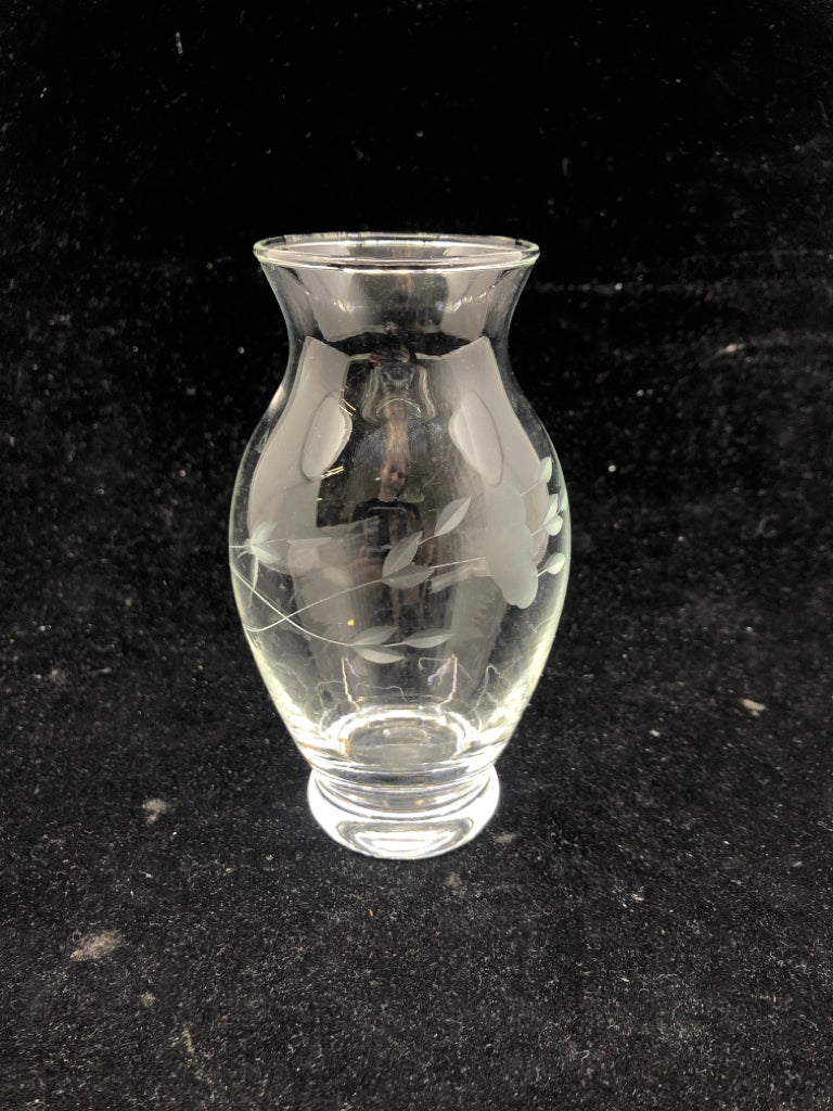 SMALL FLORAL ETCHED VASE.