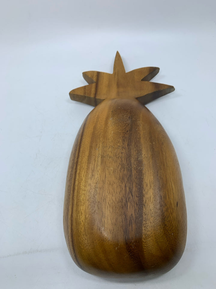WOOD PINEAPPLE SHAPED BOWL.