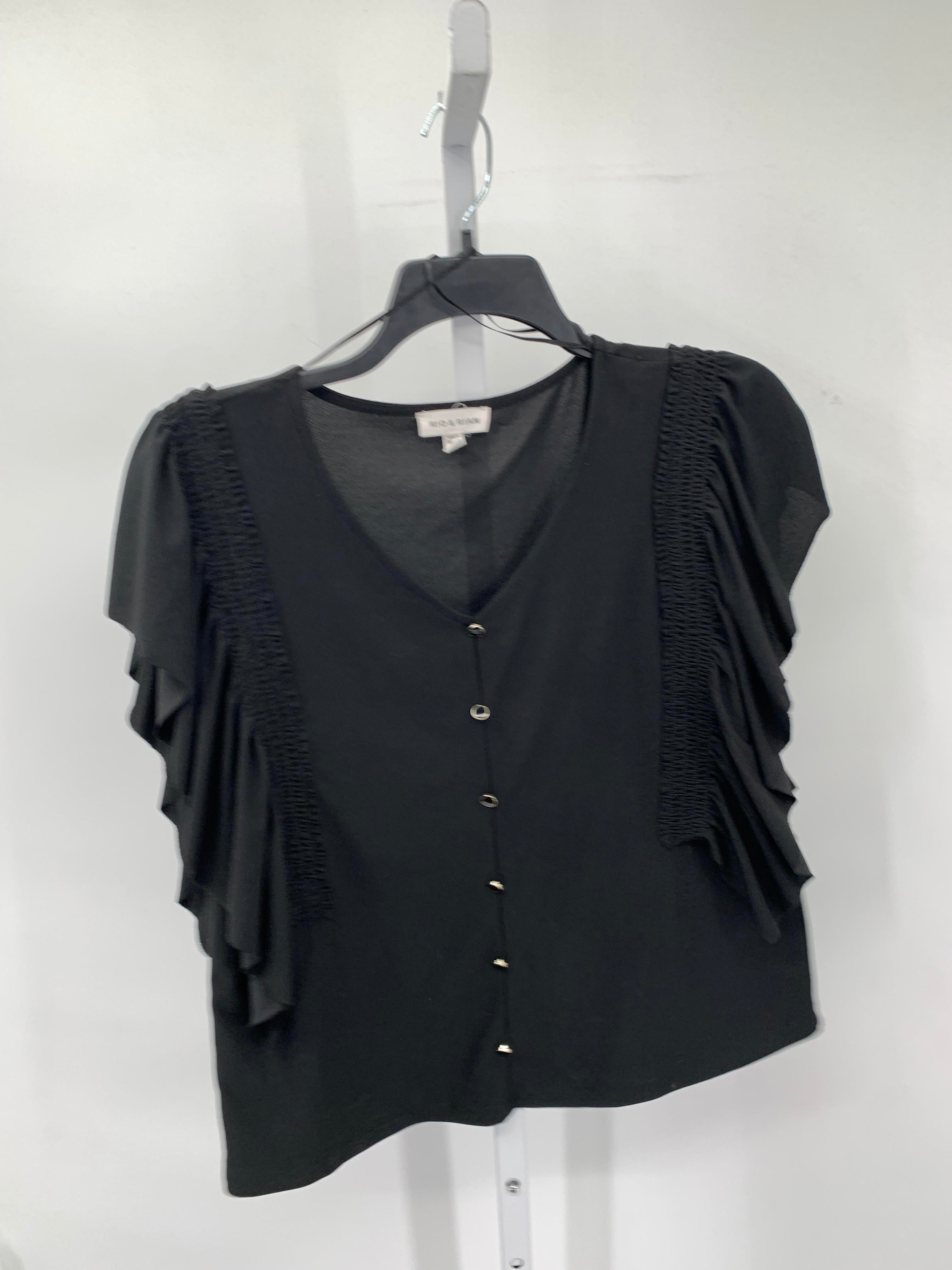Size Medium Juniors Short Sleeve Shirt