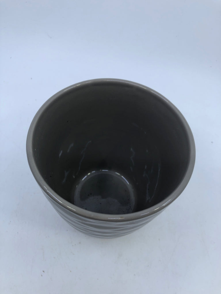 GREY CERAMIC PLANTER.