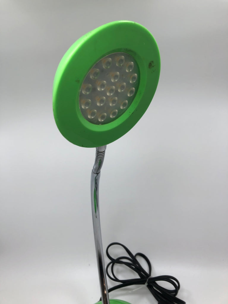 GREEN ADJUSTABLE DESK LAMP.