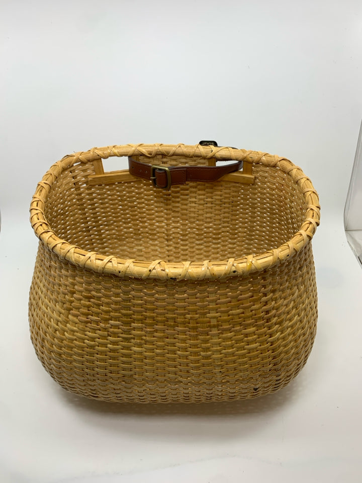 WICKER BIKE BASKET.