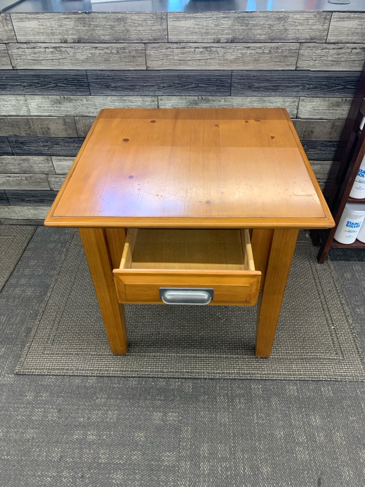 LIGHT WOOD SIDE TABLE W/ 2 DRAWERS METAL HARDWARE.