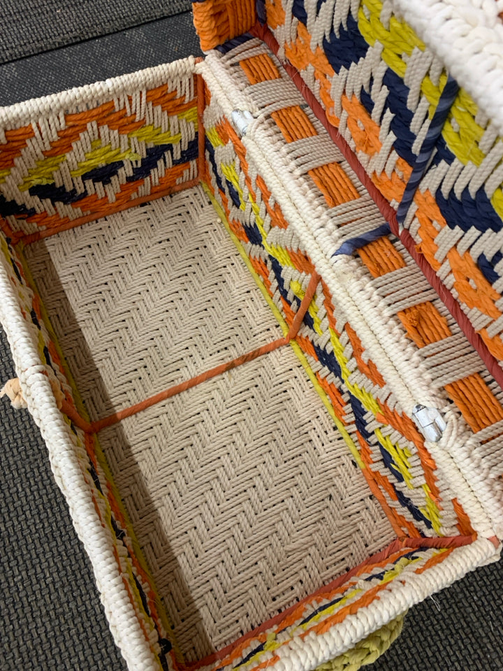 MULTI-COLOR WOVEN CHEST.