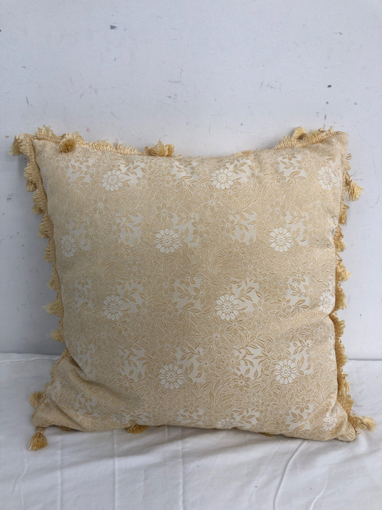 CREAM FLORAL PILLOW W/TASSELS.