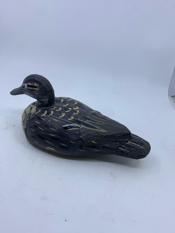 DARK GREY RUSTIC DUCK.
