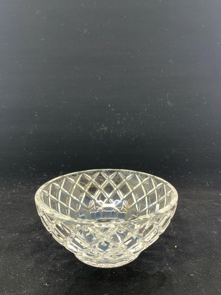 DIAMOND PATTERN GLASS BOWL.