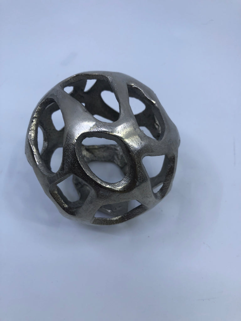 SILVER PIERCED BALL.