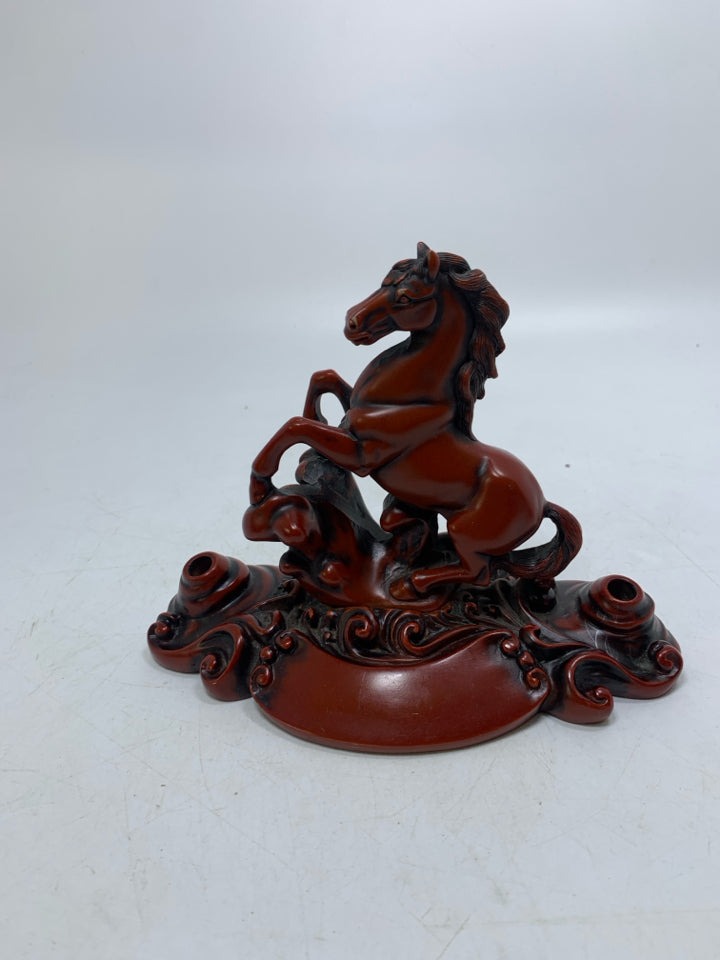 VTG RESIN REARING HORSE DOUBLE PEN HOLDER.
