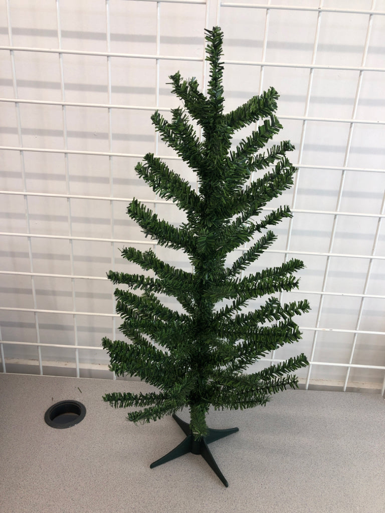 TABLETOP CHRISTMAS TREE.