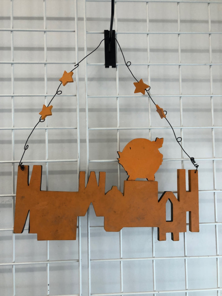 HAPPY HALLOWEEN SIGN.