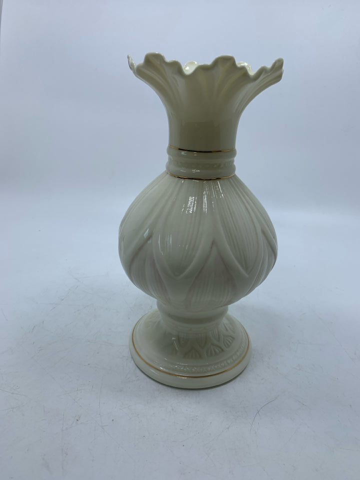 DETAILED FOOTED VASE W/ SLIGHT PINK UNEVEN EDGE GOLD.