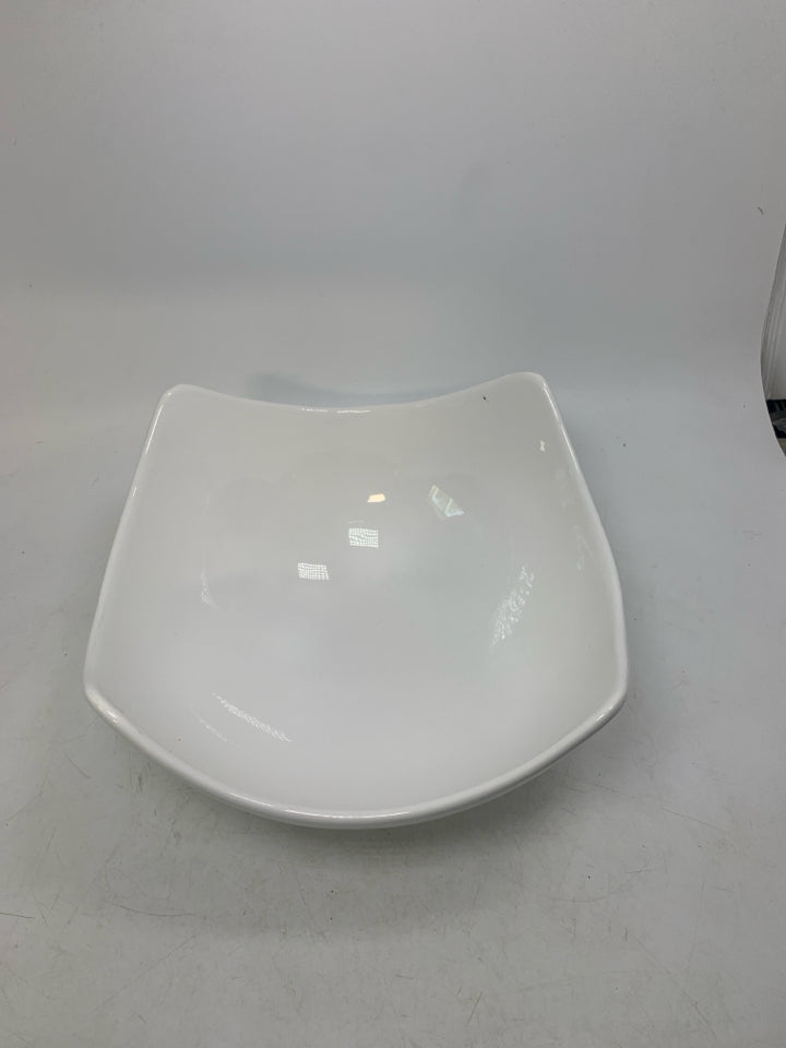 POINTED EDGES ROUNDED BOWL.