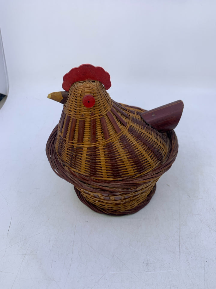 SMALL CHICKEN SHAPED BASKET.