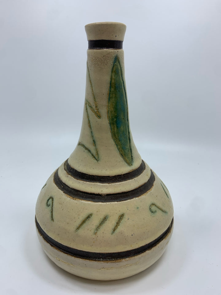 POTTERY VASE W/BROWN+GREEN LINES DESIGN.
