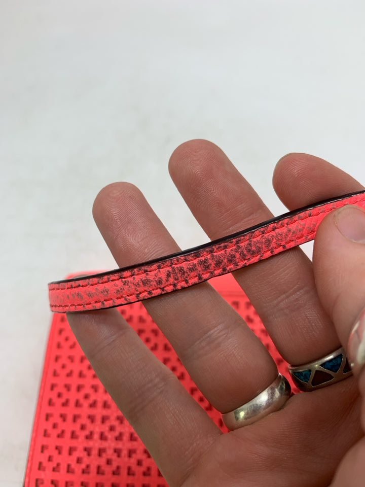 Winni Wakefield Lane Crossbody Suprise Coral