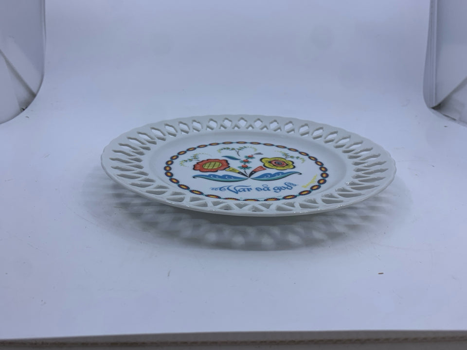 VTG SWEDISH HELP YOURSELF PLATE W LACE EDGES.