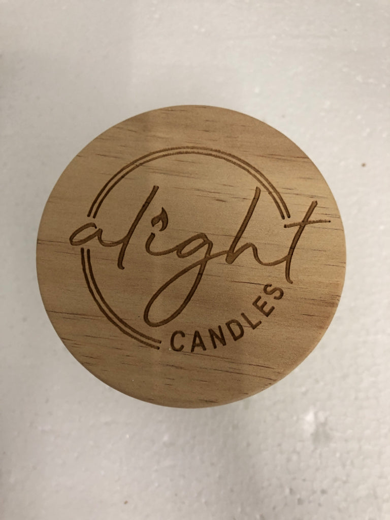 JASMINE AND SANDLEWOOD CANDLE.