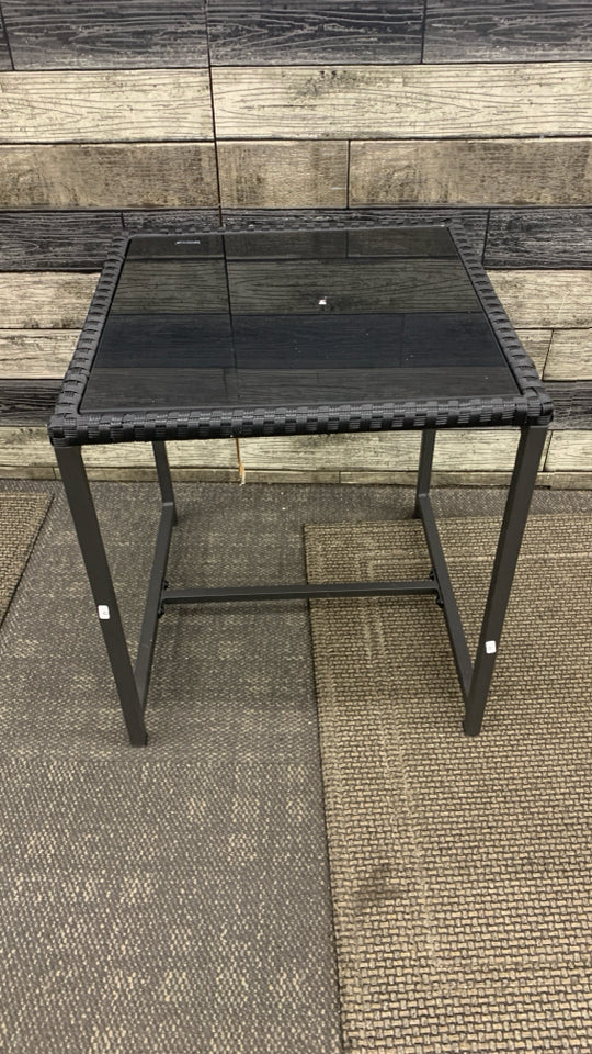 BLACK METAL OUTDOOR SIDE TABLE W/WOVEN EDGE AND TEMPERED GLASS TOP.