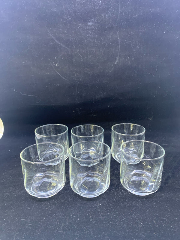 6 SHORT SWIRLED WATER GLASSES.