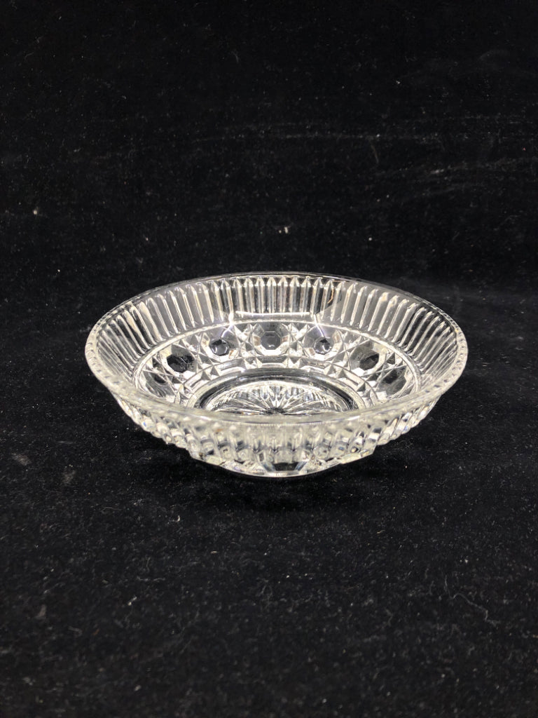 SMALL ROUND GLASS BOWL.