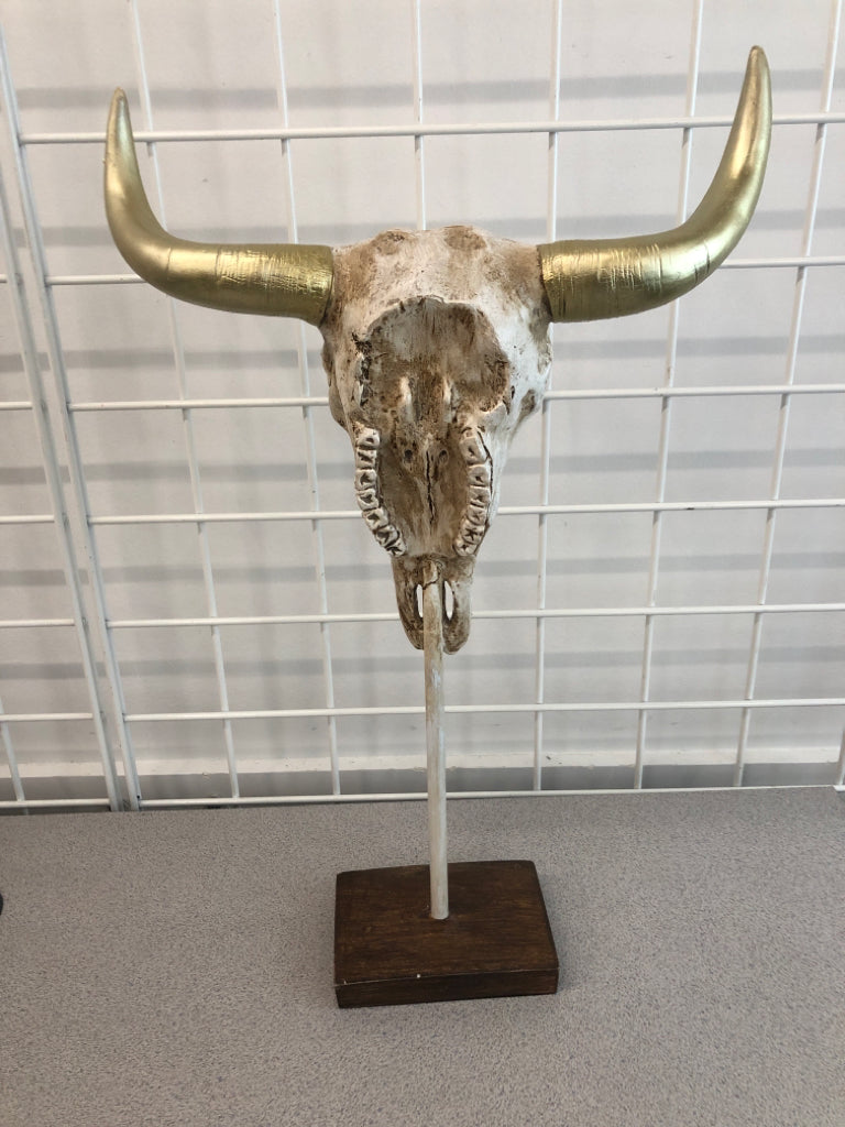 COW SKULL FIGURINE W/GOLD HORNS.