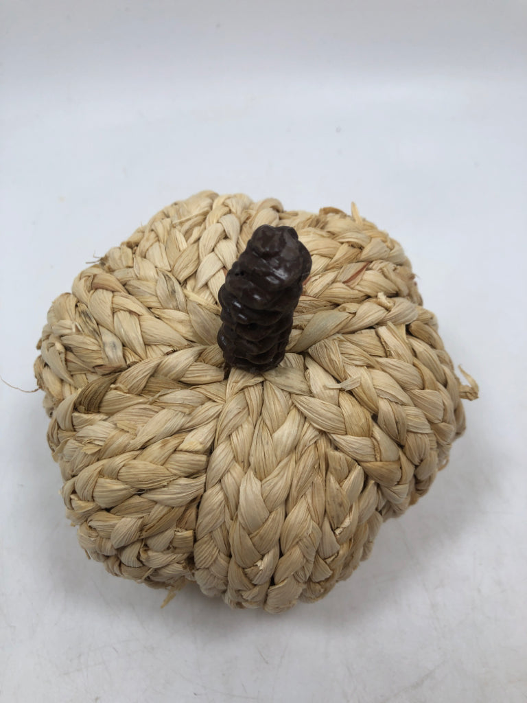 SM BRAIDED PUMPKIN.
