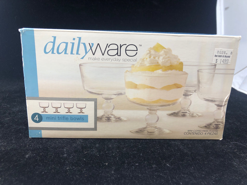 NIB 4 GLASS MINI TRIFLE BOWLS.