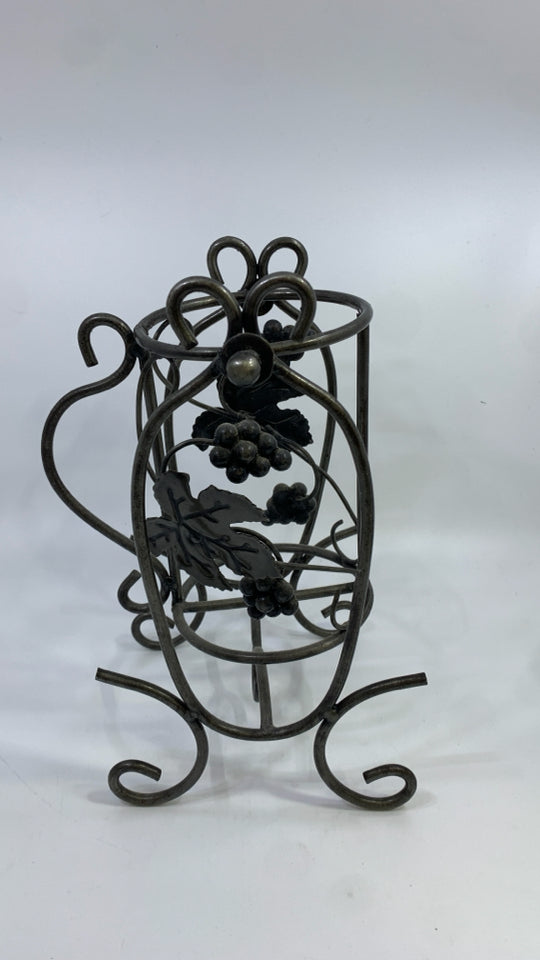 METAL SCROLL WINE BOTTLE HOLDER W/LEAVES.