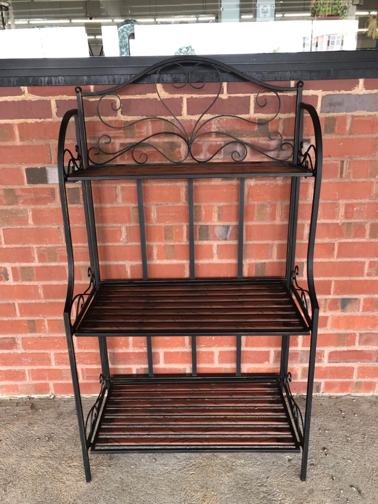 3 TIER METAL FOLDING SHELF.