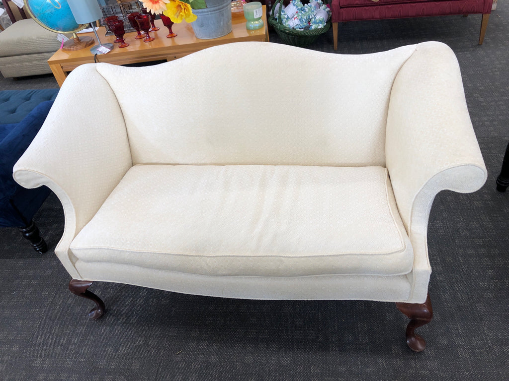 VTG-STYLE CREAM LOVE SEAT.