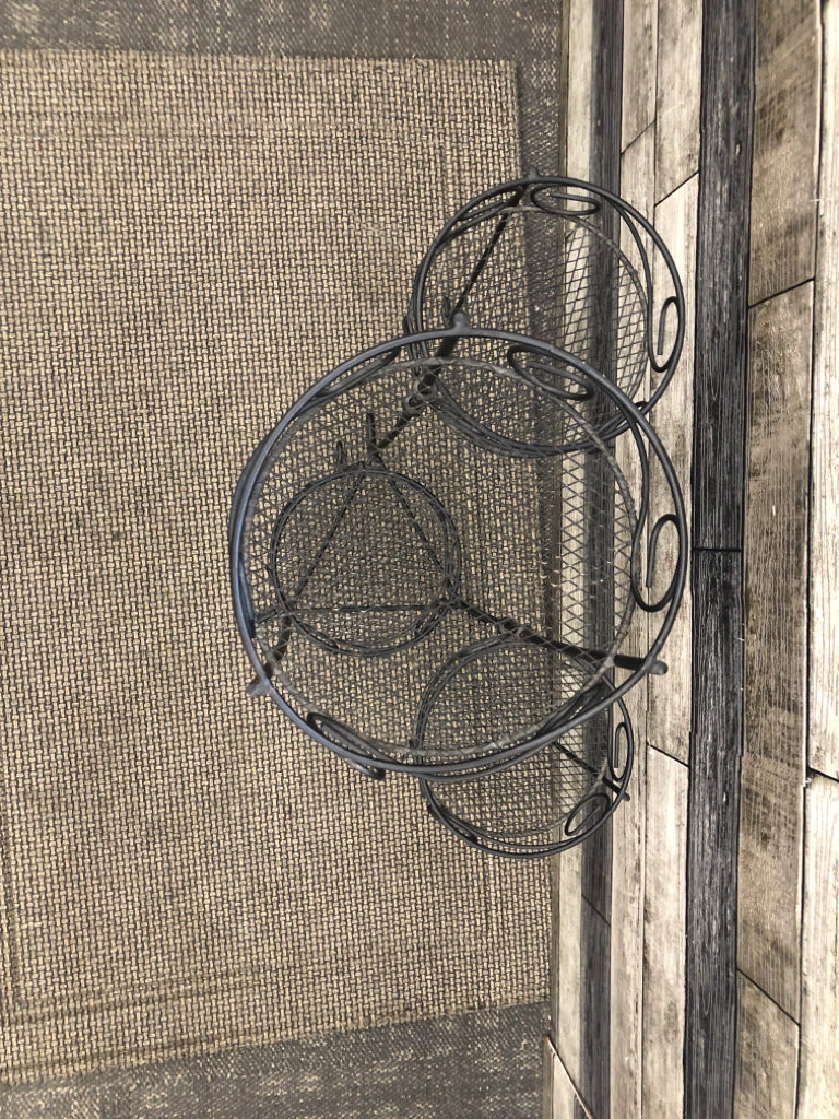4 TIER METAL ADJUSTABLE BLACK PLANT STAND.