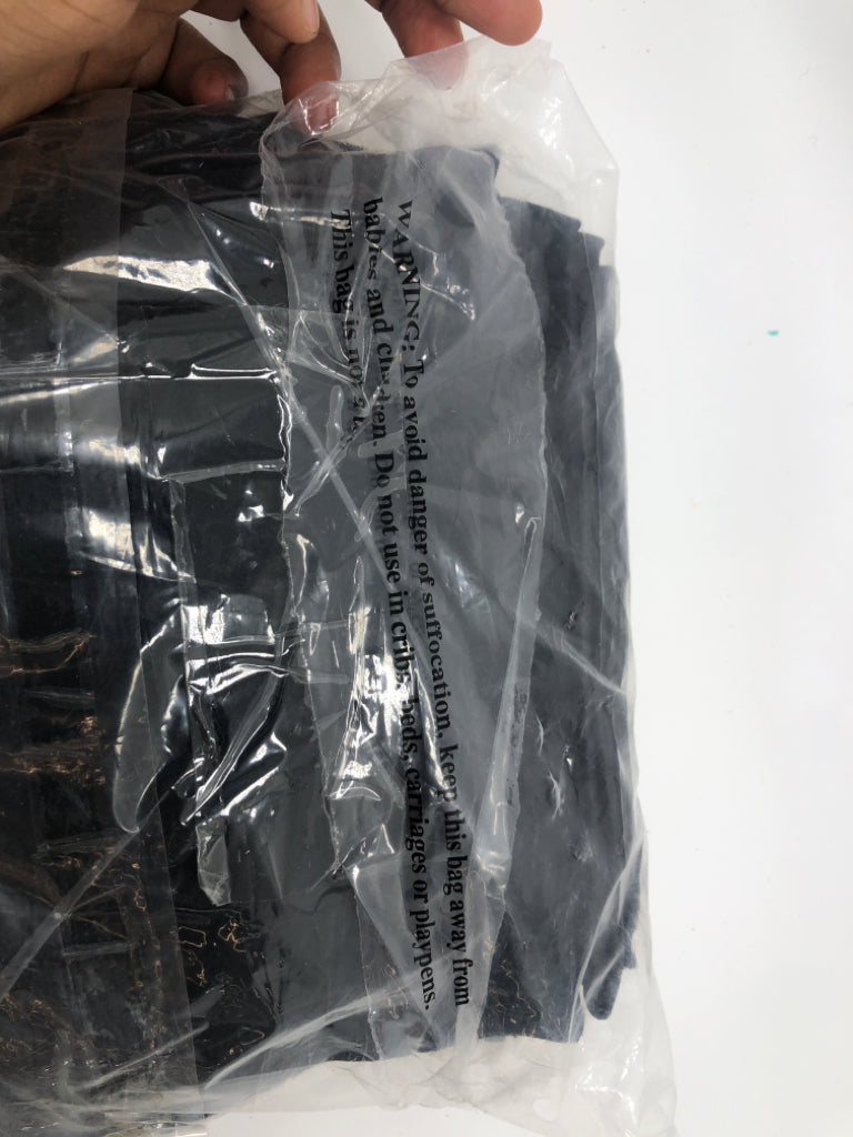 NIP SUNZERO BLACK CURTAIN PANEL.