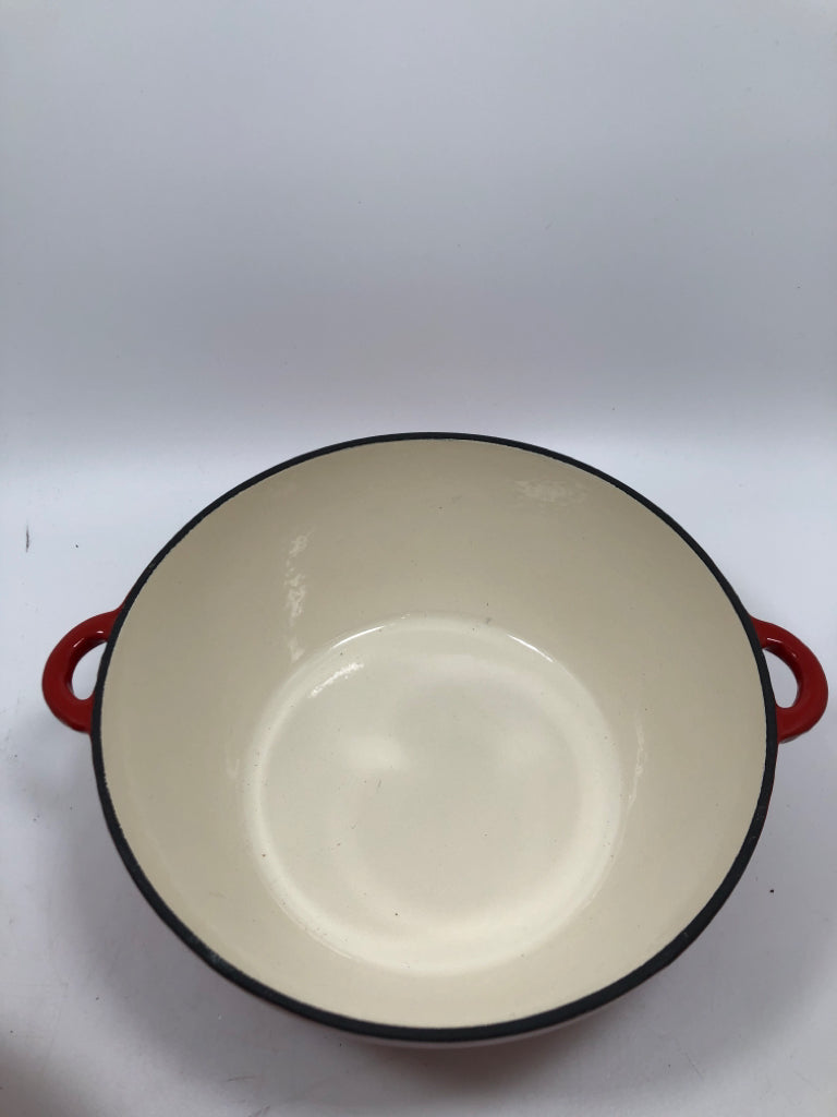 TOMATO CAST IRON DUTCH OVEN.
