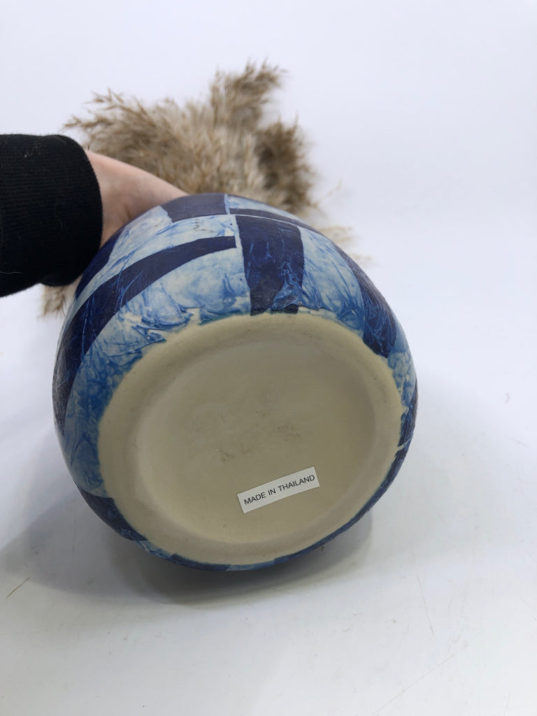 CERAMIC ABSTRACT BLUE & WHITE VASE W/FEATHERS.