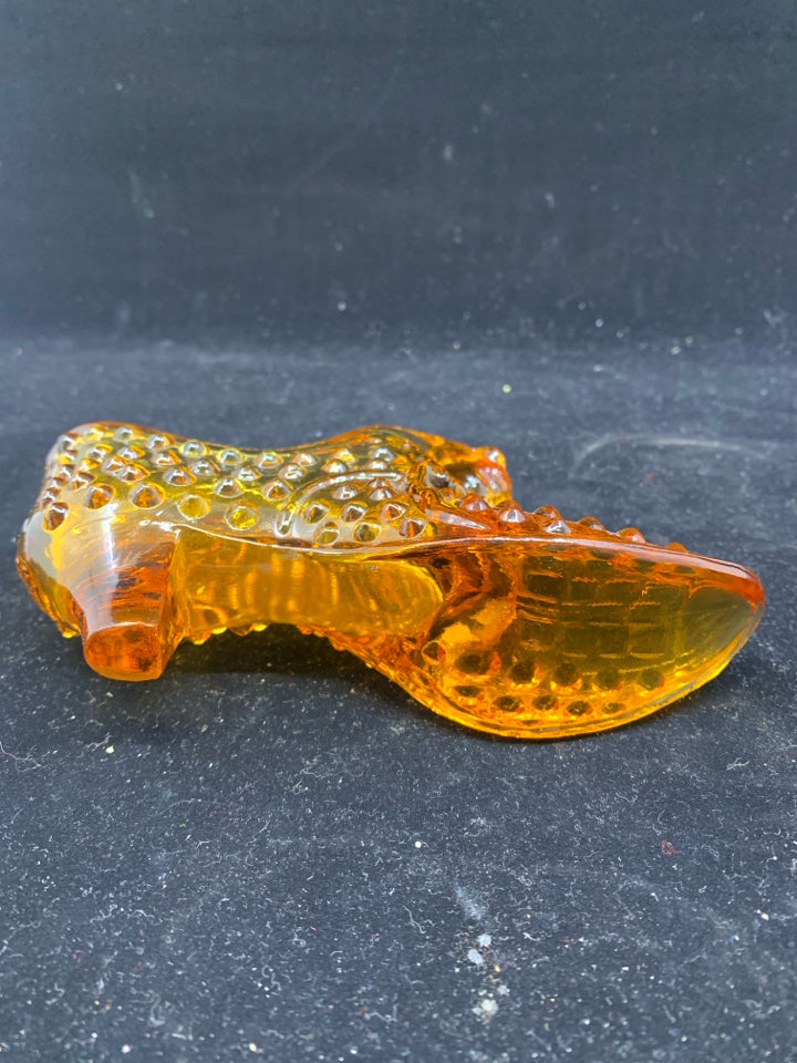 VTG AMBER GLASS HOBBNAILED SHOE.