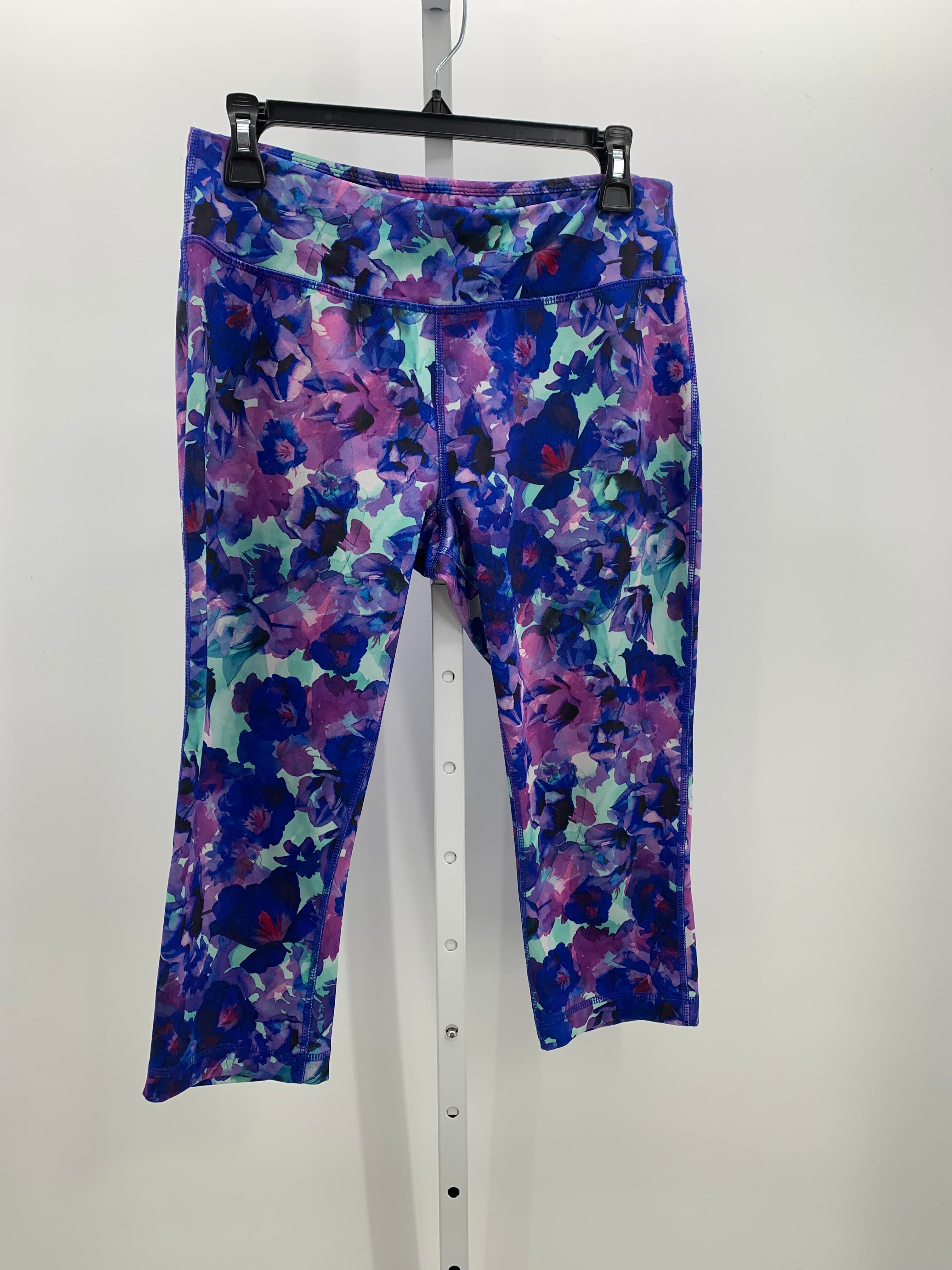 Danskin Now Size Medium Misses Capri Pants